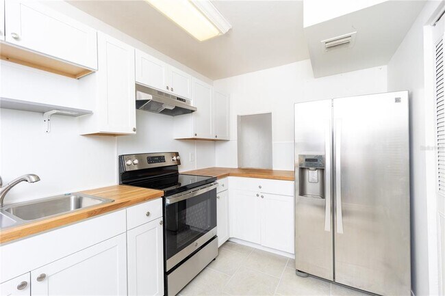 Building Photo - 715 SW 75th St