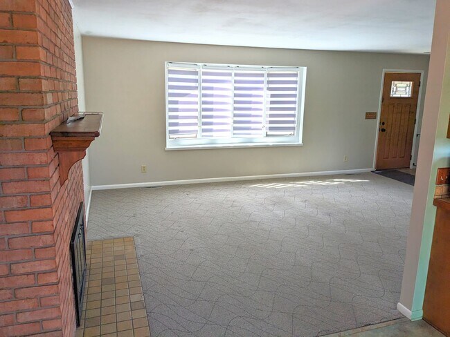 Sala de estar - 2904 Dina St