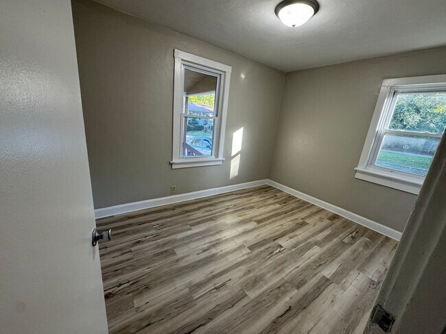 Foto del edificio - 3 Bed, 1 Bath House in Award Winning Webst...