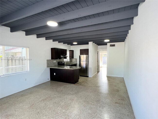 Building Photo - 1222 SW 30th Ct