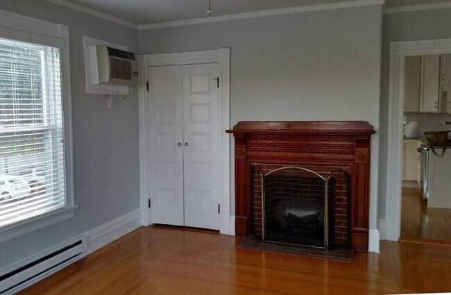 Building Photo - 116 E Broadway