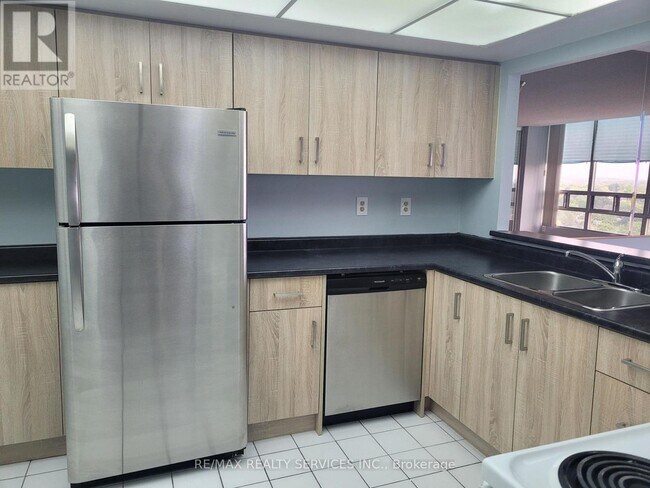 Building Photo - 330 Mill St S