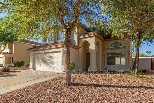 Foto del edificio - 3722 E Long Lake Rd