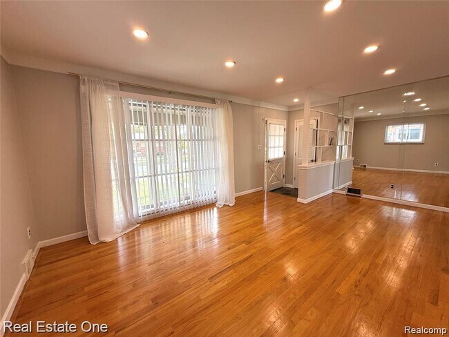 Foto del edificio - 7627 Rosemary St