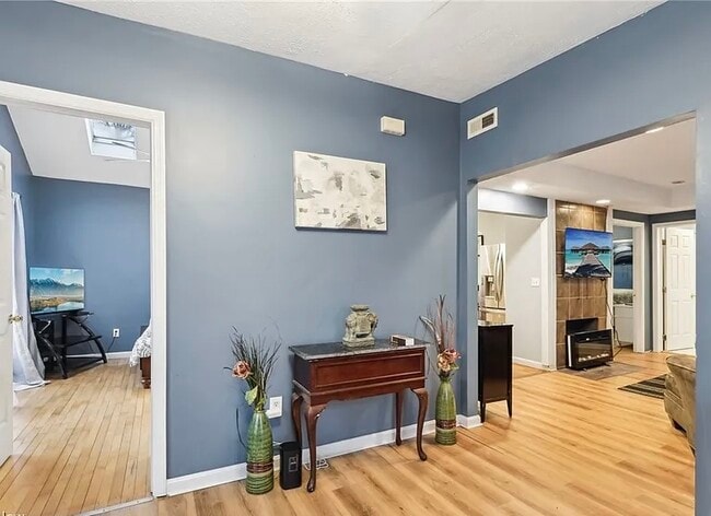 Building Photo - 1674 Colonial Dr