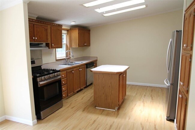 Foto del edificio - 68 Shinhollow Rd