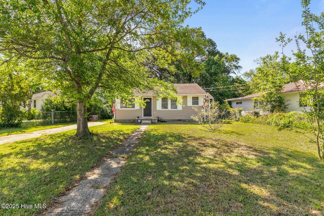 Building Photo - 426 New River Dr