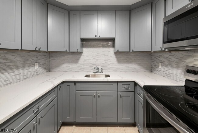 Building Photo - 6 E Blackwell St