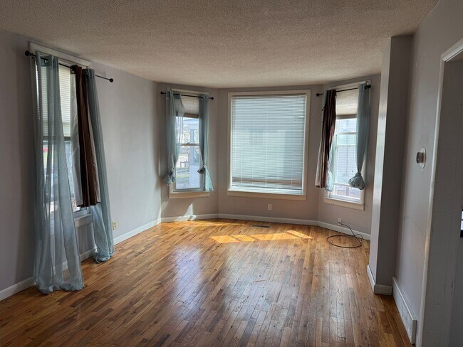 Foto del edificio - 317 9th Ave SE