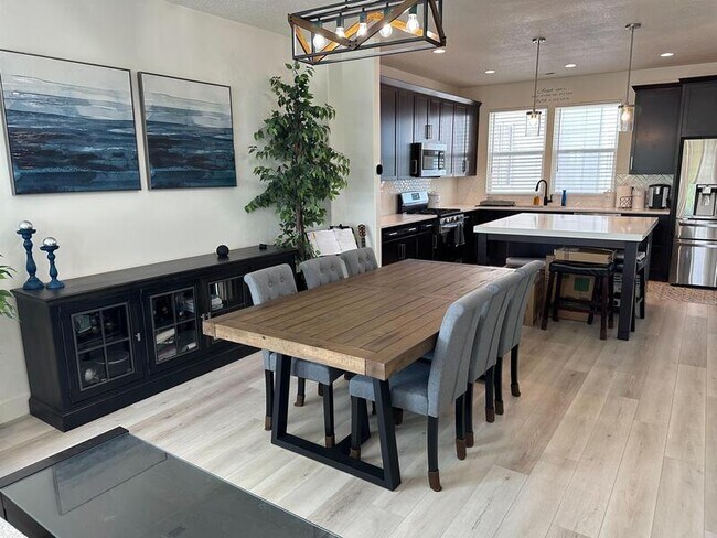 Foto del edificio - 4672 W Vermillion Dr