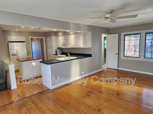 Building Photo - 2428 Merriwood Dr
