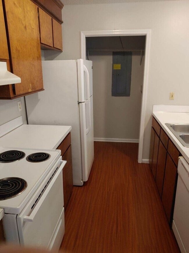 Building Photo - Dorchester Distict II Duplex