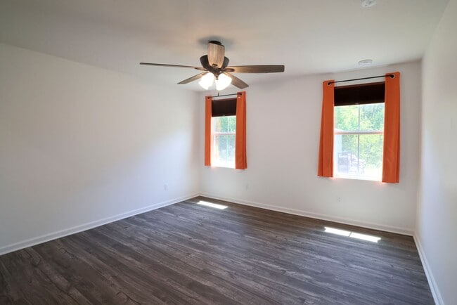 Building Photo - Upscale Home On Queens Mill Ct AVAILABLE NOW!