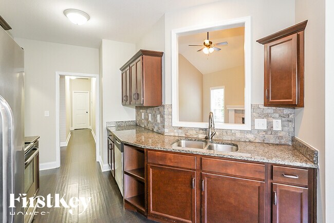 Foto del edificio - 112 Sumter Ln