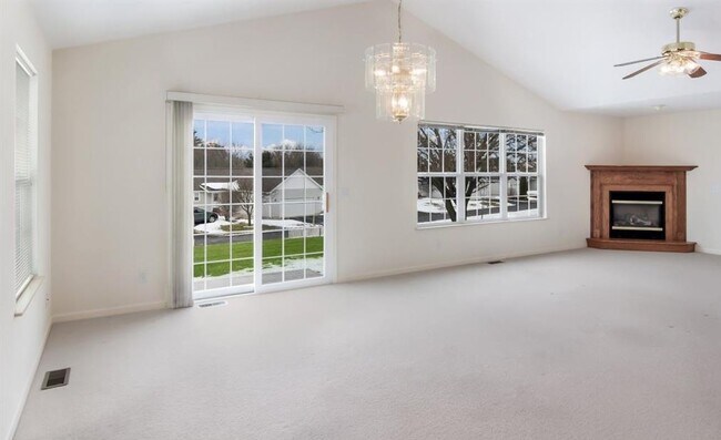 Foto del edificio - 1677 Chartwell Dr