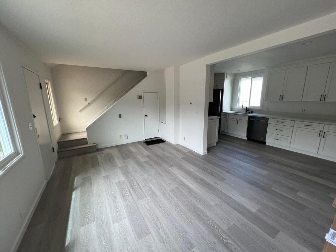 Living room - 703 Buchanan St