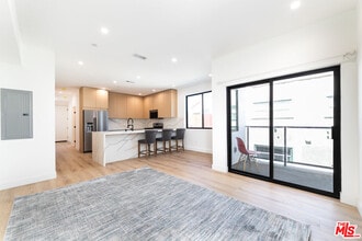 Building Photo - 4615 St Charles Pl