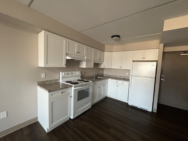 Building Photo - Old Oak Place