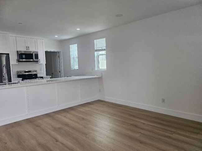 Building Photo - 1624 W 205th St