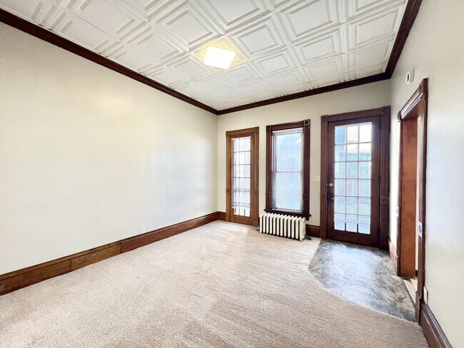 Foto del edificio - 749 Parker Ave