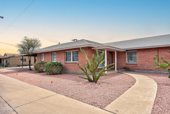Building Photo - 1301 W Osborn Rd