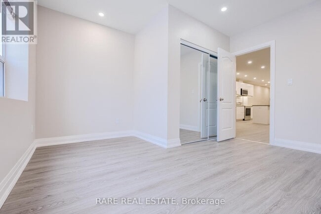 Building Photo - MAIN - 10 CASTLEVIEW AVENUE
