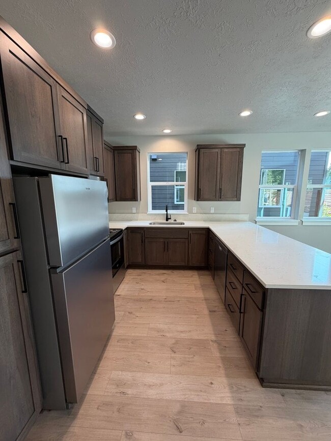 Building Photo - 1121 Sally Ln