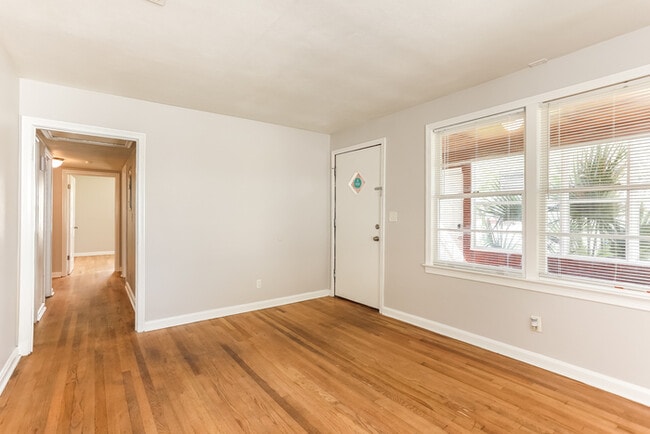 Building Photo - 4728 Lexington Ave