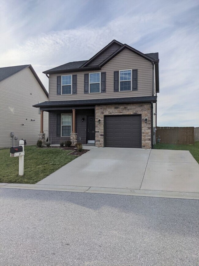 Building Photo - Great Location in the River Stone Community!