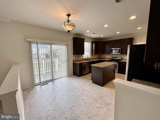 Building Photo - 105 Fredericksburg Dr