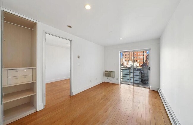 Foto del edificio - 100 E Walton St