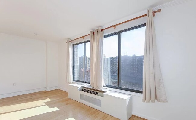 Foto del edificio - 2501 Calvert St NW
