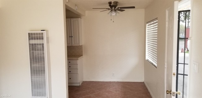 Building Photo - 1521 W Santa Ana Blvd