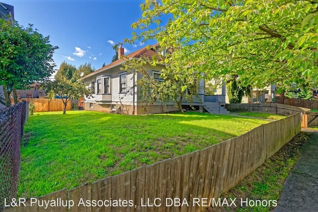 Building Photo - 3 br, 1 bath House - 1020 N Steele St