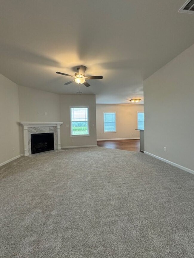 Foto del edificio - 111 Kendall Farms Dr