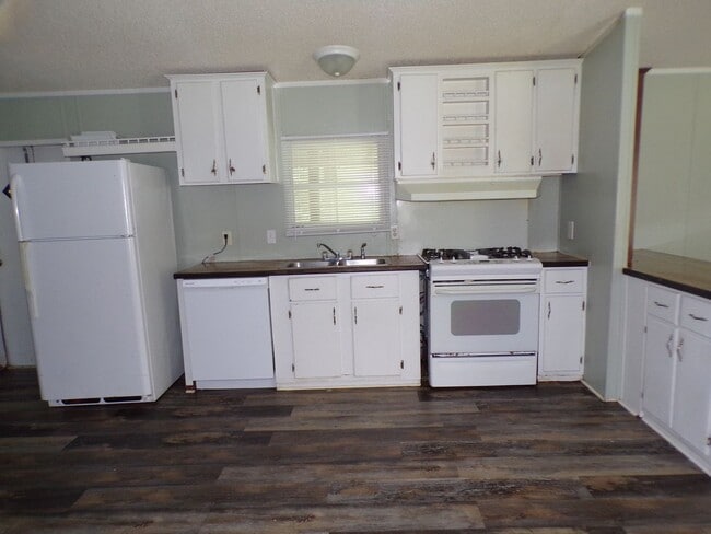 Foto del edificio - 2255 Fairfax Bypass