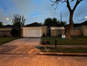Building Photo - 14939 Heritage Wood Dr