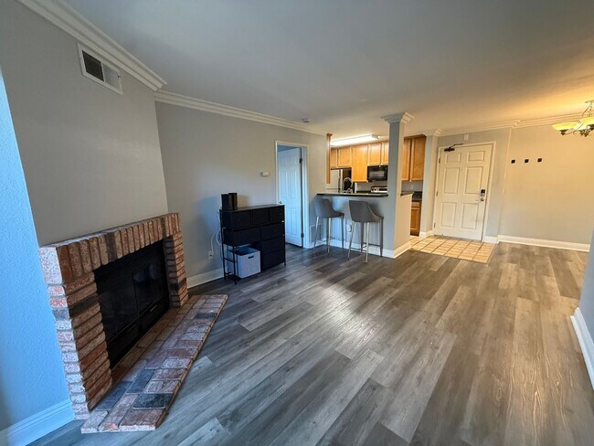 Foto del edificio - Spacious and Modern 2BR Condo in UTC, San Diego