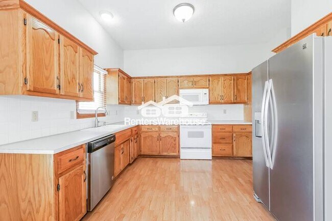 Building Photo - 3 Bed 2 Bath Northland Beauty!! Available ...