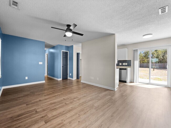 Building Photo - Welcome to Crown Point!