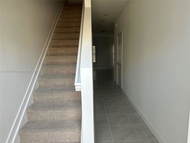 Foto del edificio - 822 SW 11th Ter
