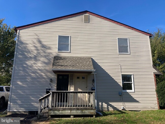 Building Photo - 375 Heckler St