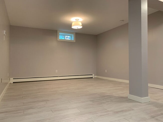 Building Photo - Dunbar Ave 121-AA