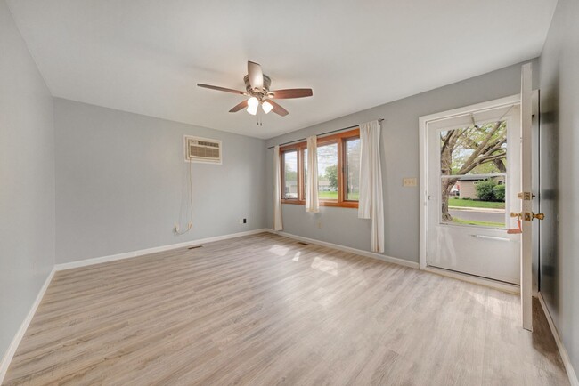 Building Photo - 3 bedroom, 1 bathroom house FOR RENT NOW!