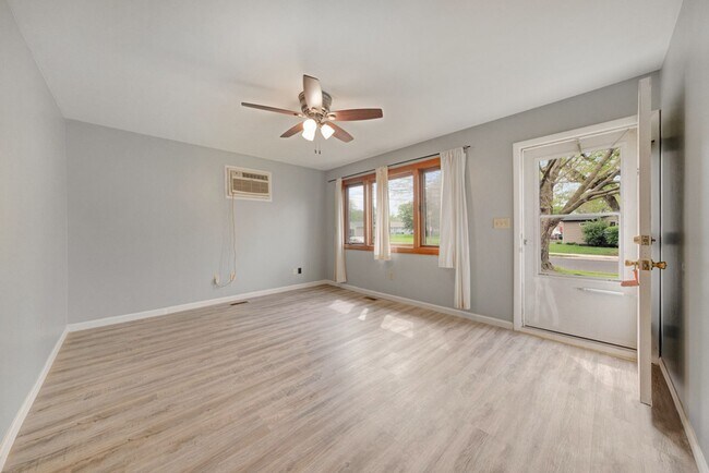Foto del edificio - 3 bedroom, 1 bathroom house FOR RENT NOW!