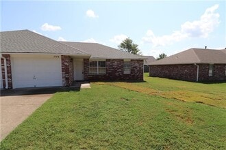 Building Photo - 2701 Dividend Dr