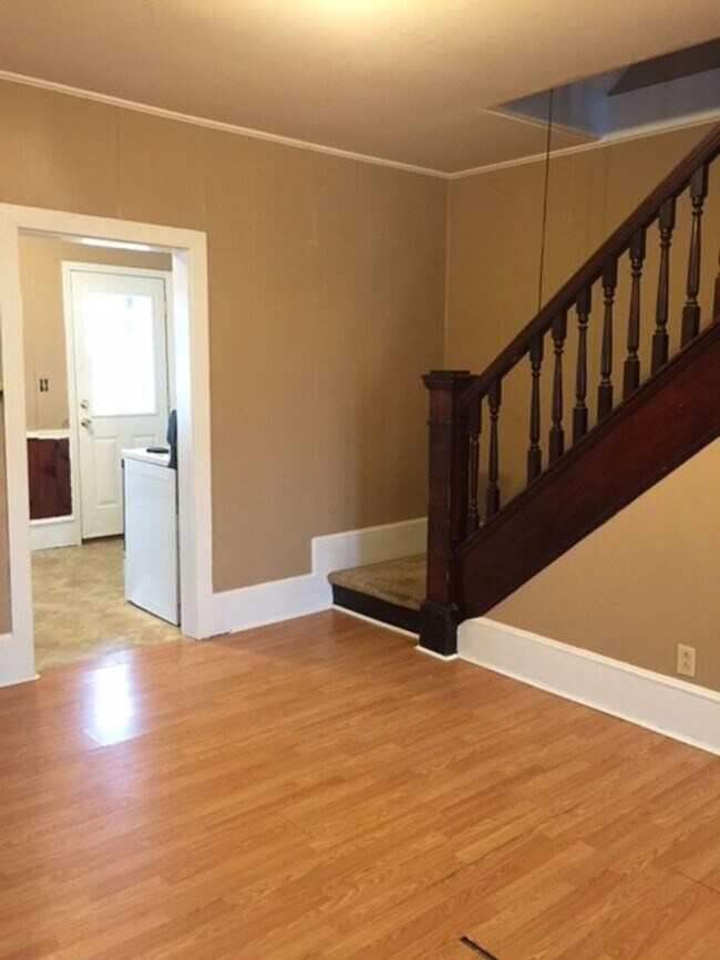 Foto del edificio - 223-225 Hamilton Avenue