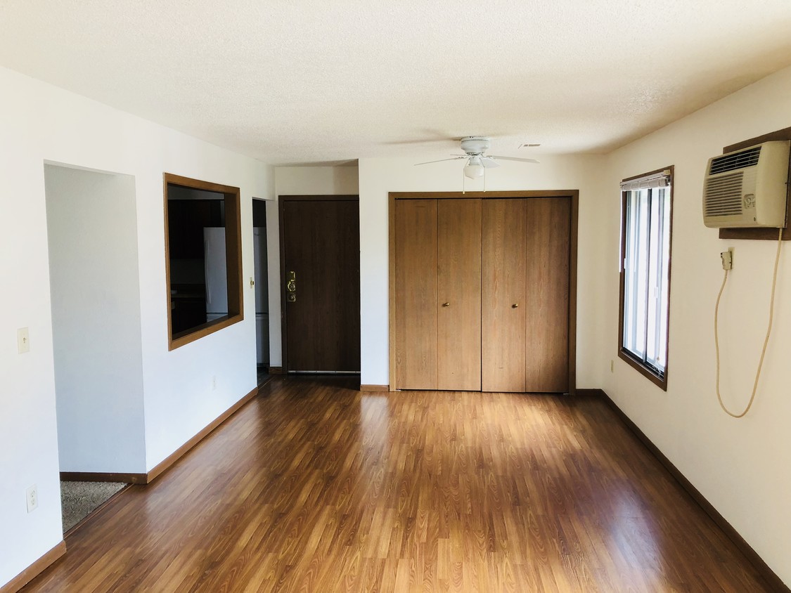 Entryway and dining area - 1575 11th Ave