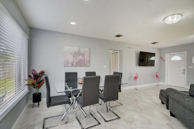 Foto del edificio - 1415 Crest Dr