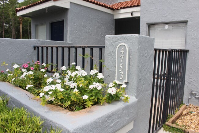 Building Photo - Lovely remodeled home available